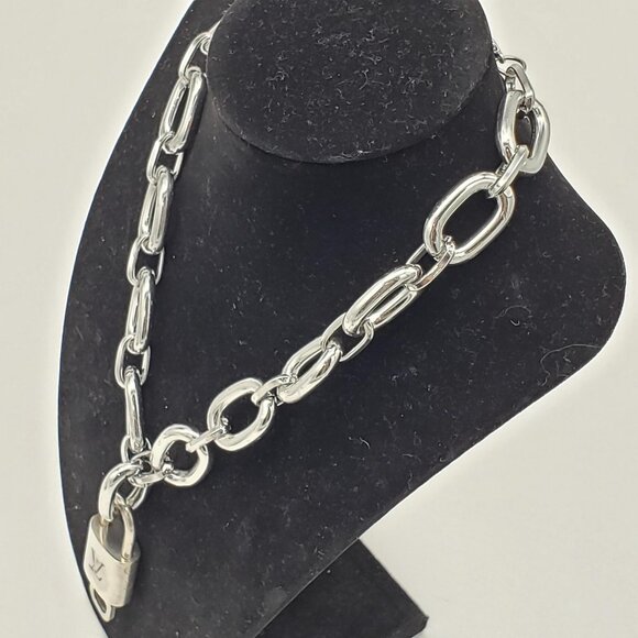 Authentic Louis Vuitton Lock & Key with Unbranded Silver Plated Chain Necklace - Picture 3 of 6